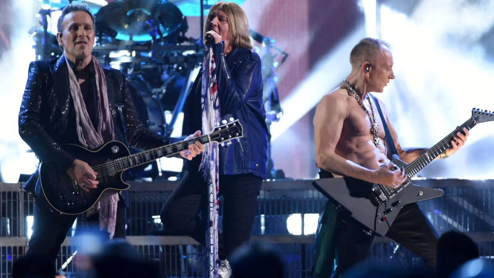 Def Leppard spielen in diesem Sommer erstmals beim Heavy-Metal-Festival Wacken Open Air (Foto: Evan Agostini/Invision/AP/dpa)