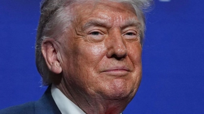 Trump will die Zölle auf europäische Fahrzeuge deutlich erhöhen.  (Foto: Matt Rourke/AP/dpa)