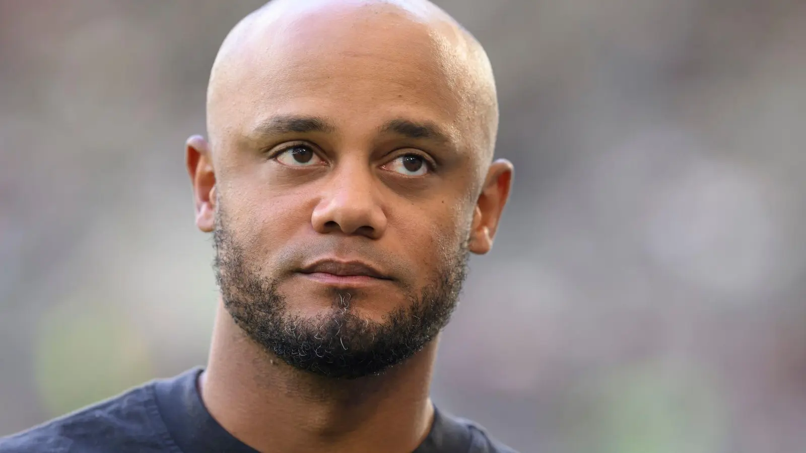 Vincent Kompany freut sich auf sein Arena-Debüt als Bayern-Trainer. (Foto: Swen Pförtner/dpa)