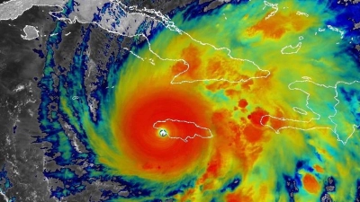 Es bestehe weiterhin Lebensgefahr, warnte das NHC. (Foto: Noaa/via ZUMA Press Wire/dpa)