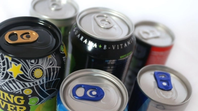 ILLUSTRATION - Energy-Drinks verschiedener Discounter in Deutschland. (Symbolbild) (Foto: Karl-Josef Hildenbrand/dpa)