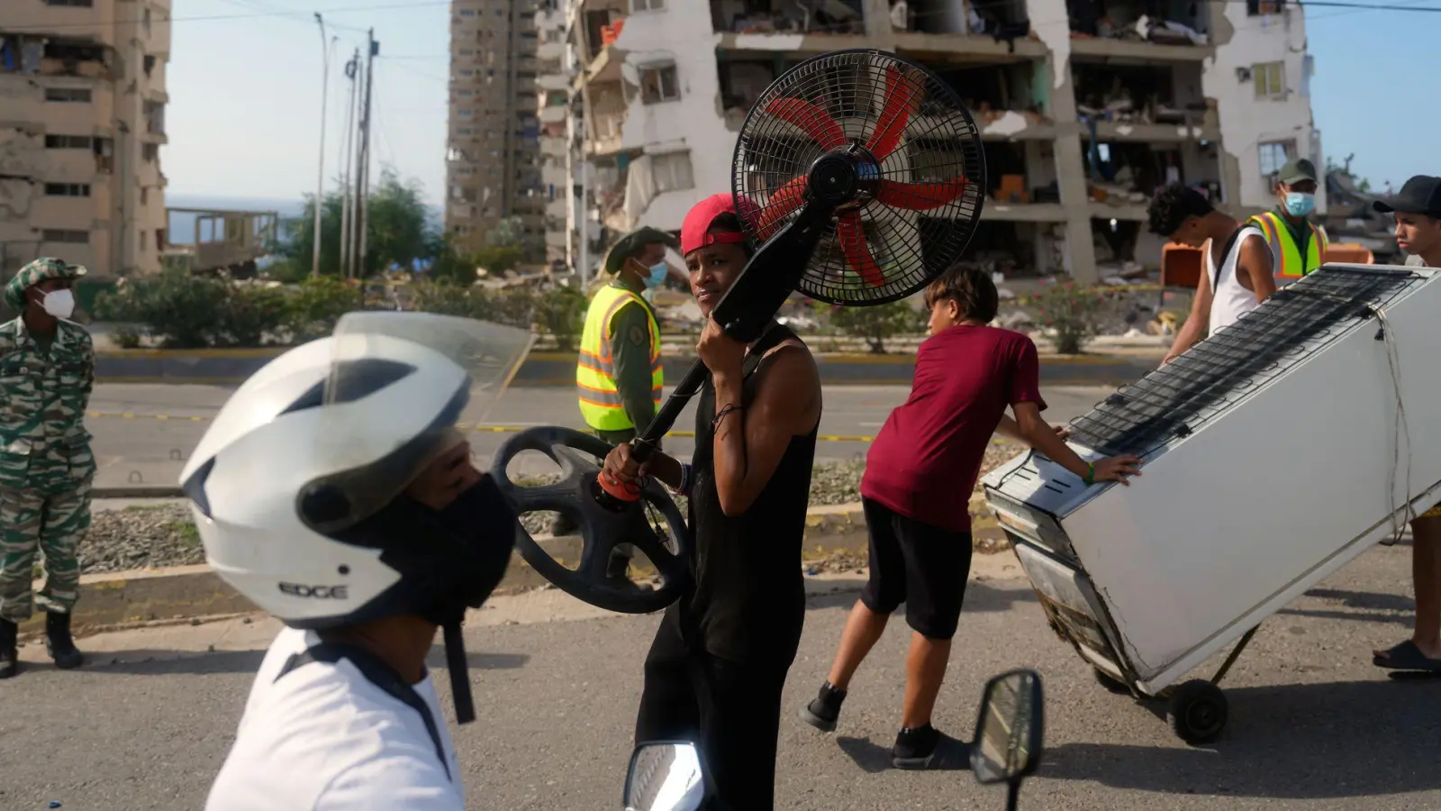 Viele Menschen haben ihr Zuhause verloren.  (Foto: Ariana Cubillos/AP/dpa)
