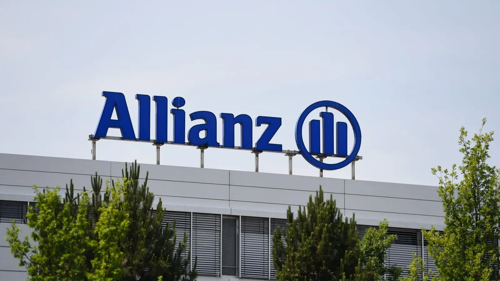 Die Allianz strebt in diesem Jahr einen operativen Gewinn zwischen 13,2 und 15,2 Milliarden Euro an. (Foto: Andreas Gebert/dpa)