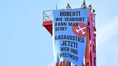Die Bohrung ist auch vor Ort umstritten.  (Foto: Uwe Lein/dpa)