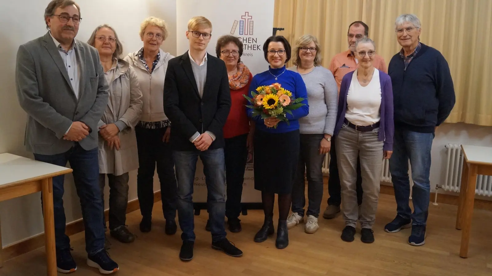 Der Vorstand mit Beisitzern des Fördervereins Kirchenbibliothek (von links): Claus Kerling, Heidi Wagner, Ingrid Bauereiß, Jochen Ringer, Renate Eppelein, Cristina-Gabriela Leiding, Simone Brand, Klaus Limbacher (hinten), Benita Esch und Reinhold Ohlmann. Nicht im Bild: Vorsitzender Dr. Wolfgang Mück.  (Foto: Nicole Gunkel)