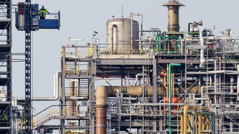 Chemieanlagen bei BASF: Der Konzern konnte zuletzt Preiserhöhungen durchsetzen  (Foto: Uwe Anspach/dpa)