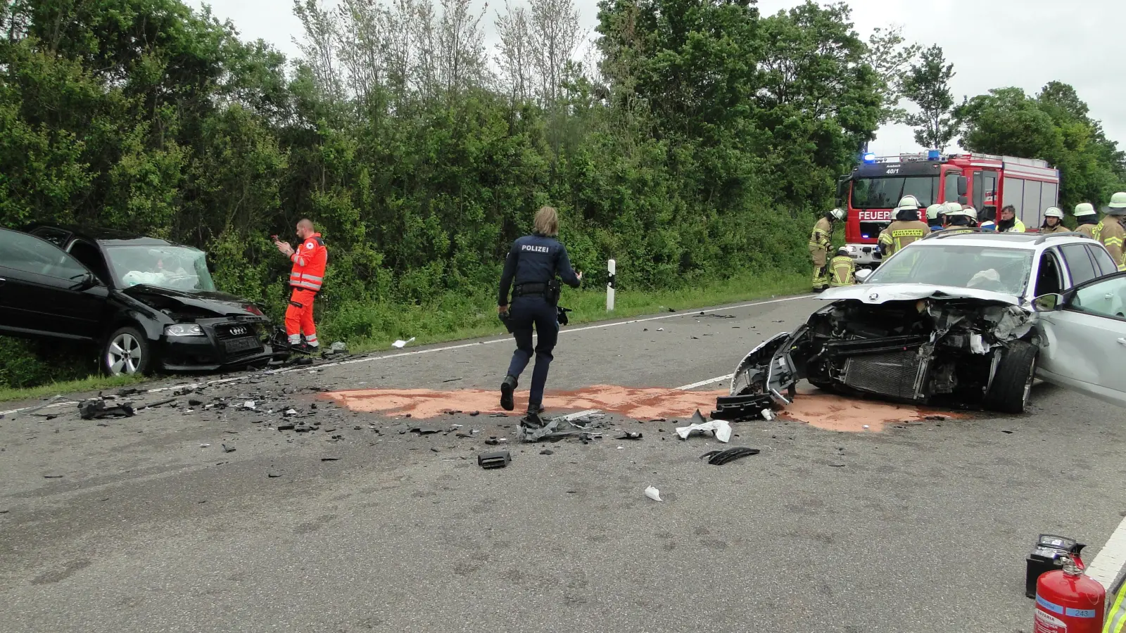 Auf der B13 zwischen Ansbach und Lehrberg kam es am Freitagnachmittag zu einem Frontalzusammenstoß. (Foto: Winfried Vennemann)