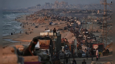 Seit Tagen flüchten Menschen aus der Stadt Gaza. (Archivbild) (Foto: Abdel Kareem Hana/AP/dpa)