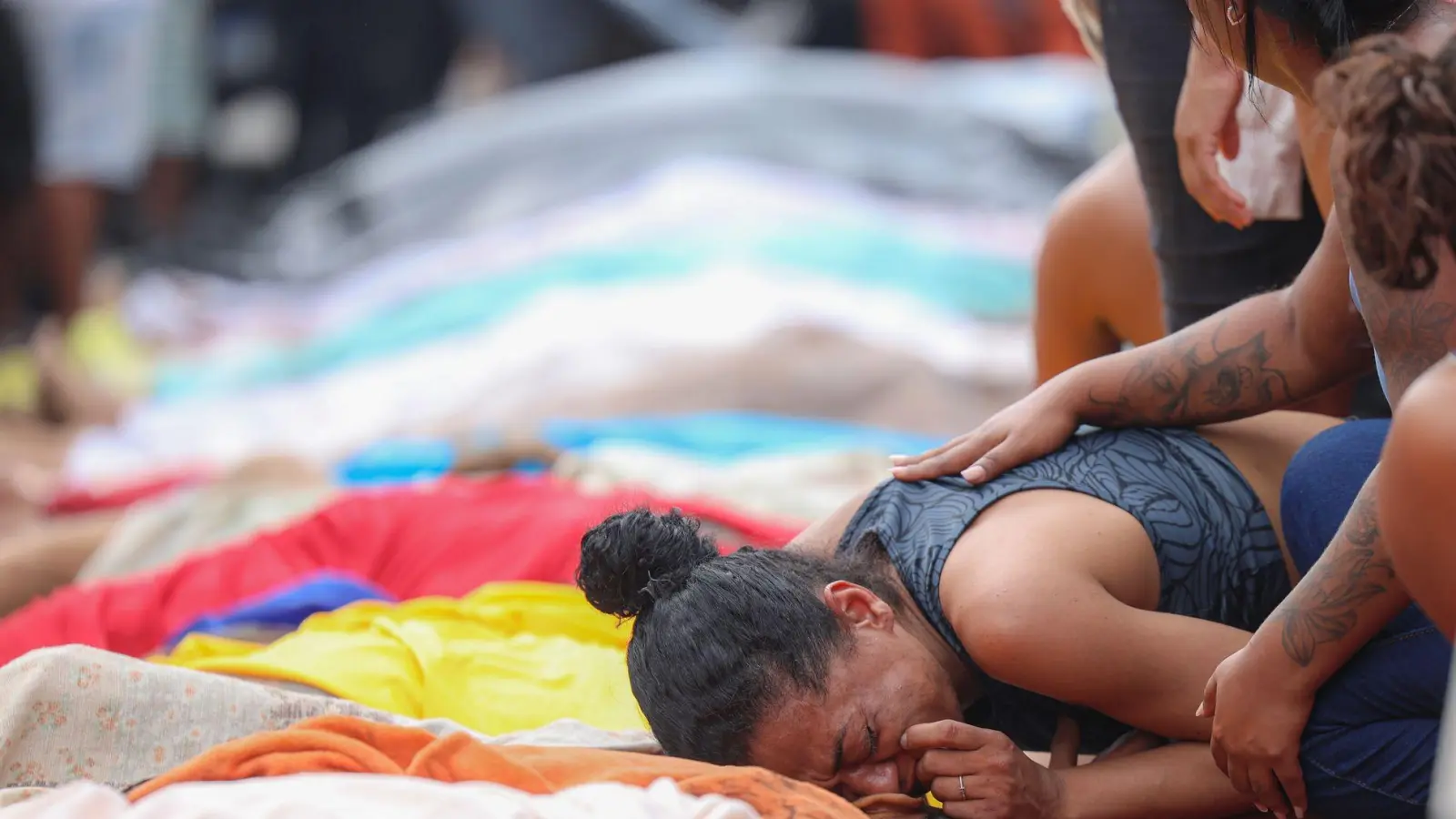Familien trauern um ihre bei dem Einsatz getöteten Angehörigen. (Foto: Tomaz Silva/Agencia Brazil/dpa)