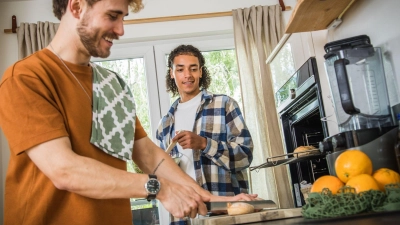 Gern vegetarisch und schnell zubereitet: Die Gen Z interessiert sich sehr für Ernährung, hat aber wenig Zeit dafür.  (Foto: Christin Klose/dpa-tmn)