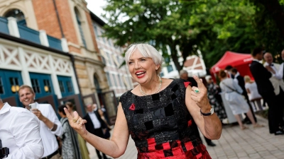 Claudia Roth sieht Festspiele nun gut ausgestellt (Foto: Daniel Löb/dpa)