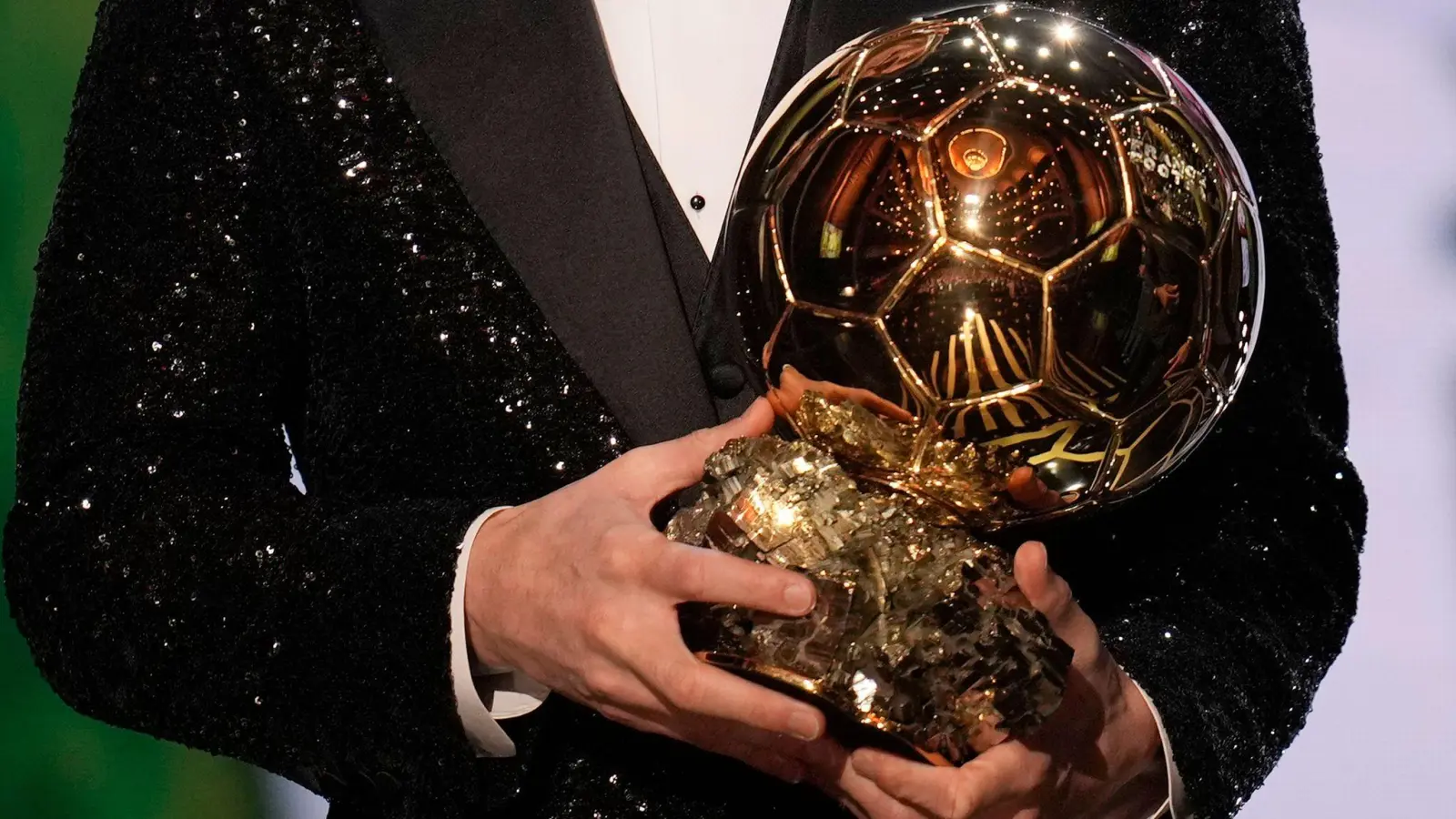 Für den Ballon d&#39;Or ist in diesem Jahr unter anderem Toni Kroos nominiert. (Foto: Christophe Ena/AP/dpa)