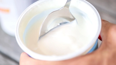 Skyr, Quark oder Joghurt: Fettarme sowie pure Produkte sind dabei immer die bessere Wahl. (Foto: Zacharie Scheurer/dpa-tmn)