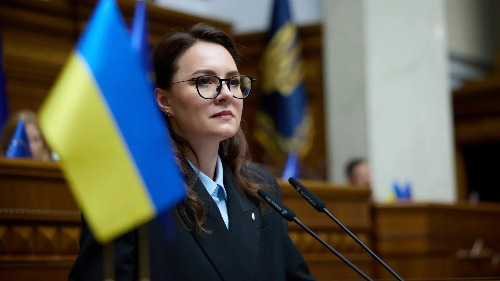 Die ukrainische Regierungschefin Julia Swyrydenko hat eine schärfere Kontrolle von Staatsbetrieben angekündigt. (Archivbild) (Foto: Vadym Sarakhan/AP/dpa)