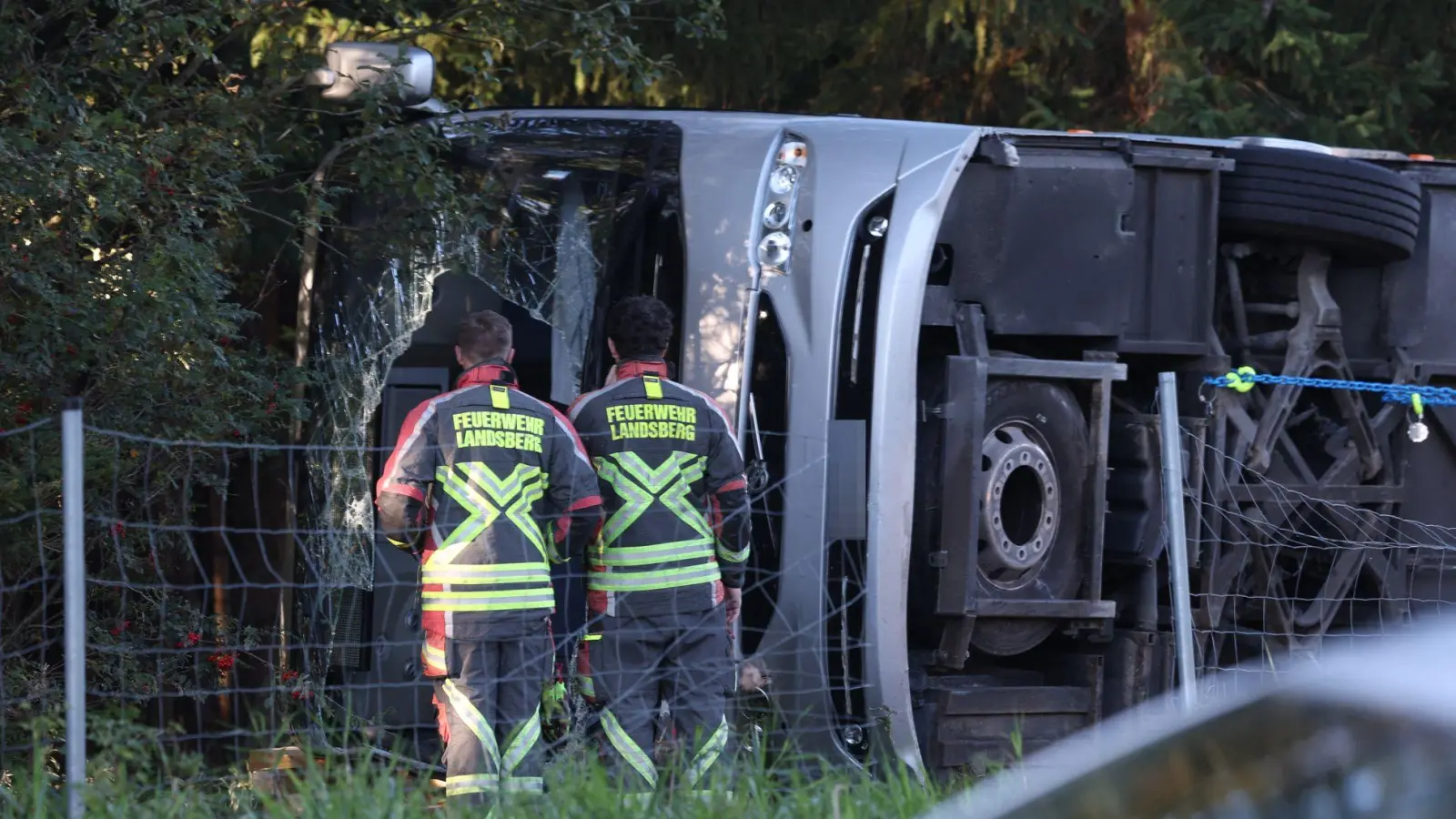 Der Reisebus kam bei Buchloe im Allgäu von der A96 ab. (Archivbild) (Foto: Karl-Josef Hildenbrand/dpa)