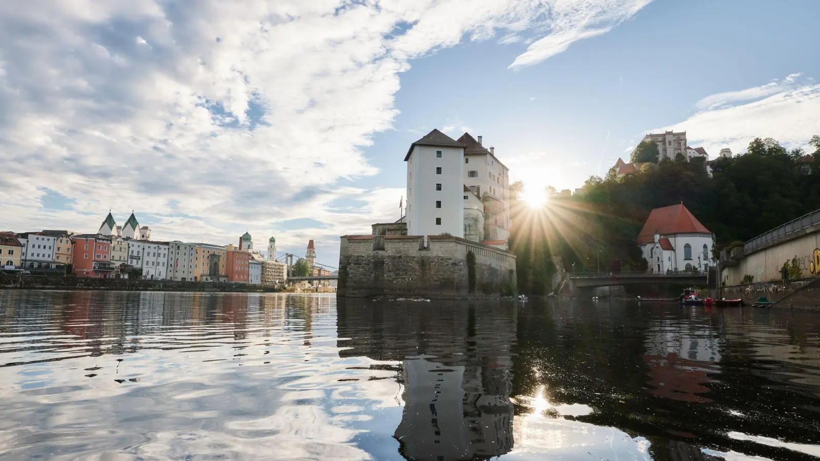 Die Passauer Altstadt ist ein beliebtes Ziel für Flusskreuzfahrten (Symbolbild)   (Foto: Tobias Köhler/dpa)