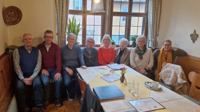 Der Seniorenbeirat (von links) mit Joachim Greis, Andreas Daehne, Wilhelm Arnold, Petra Ehrenfels-Ostertag, Maria Middendorf, Ingrid Soldner, Astrid Domke und Beate Beuschel. (Foto: Leonie Lang)
