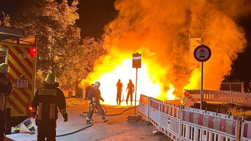 In der Nacht zum Sonntag brannte es in Bad Windsheim in der Nähe der Franken-Therme. Die Feuerwehr hatte die Situation schnell im Griff.  (Foto: Feuerwehr Bad Windsheim)
