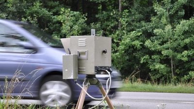 Mehr Blitzer im Einsatz: Ab dem Jahreswechsel müssen Verkehrsteilnehmer in und rund um Ansbach mit verstärkten Tempokontrollen rechnen. (Symbolbild: Manfred Blendinger)