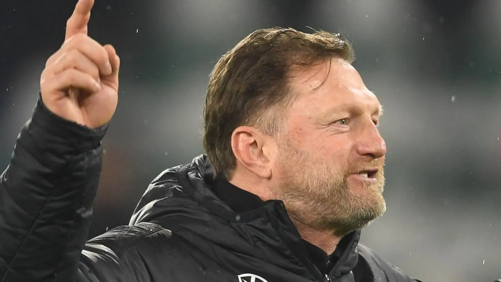 Der Trainer der Stunde: Wolfsburgs Ralph Hasenhüttl. (Foto: Swen Pförtner/dpa)