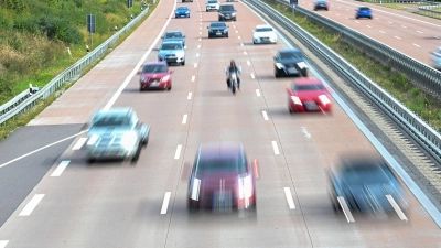 Entspannt zum Ziel: Gerade auf längeren Fahrten braucht es regelmäßige Pausen. (Foto: Heiko Rebsch/dpa/dpa-tmn)