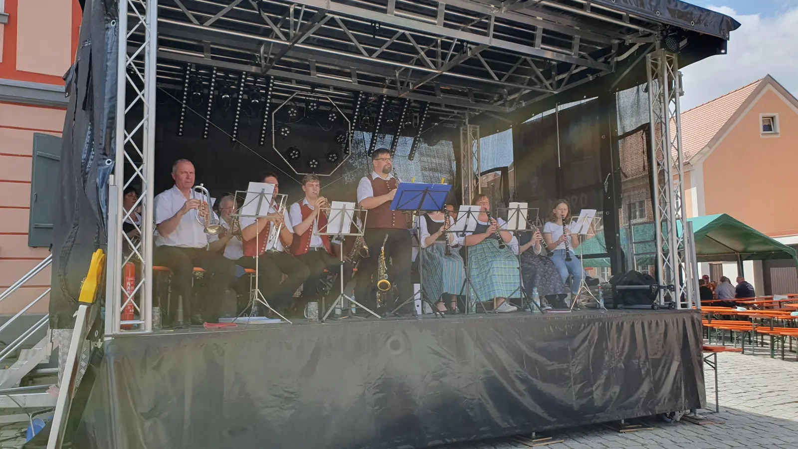 Stadtkapelle Bad Windsheim am Holzmarkt am Sonntag. <br> (Foto: Anna Franck)
