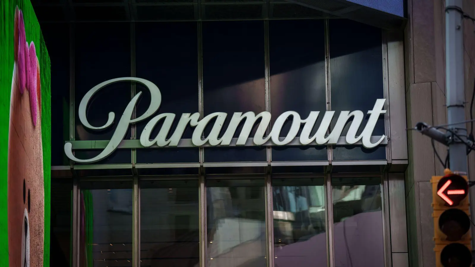 Paramount plant Medienberichten zufolge ein Gebot für den größeren Rivalen Warner Bros. Discovery. (Archivbild) (Foto: Michael Kappeler/dpa)