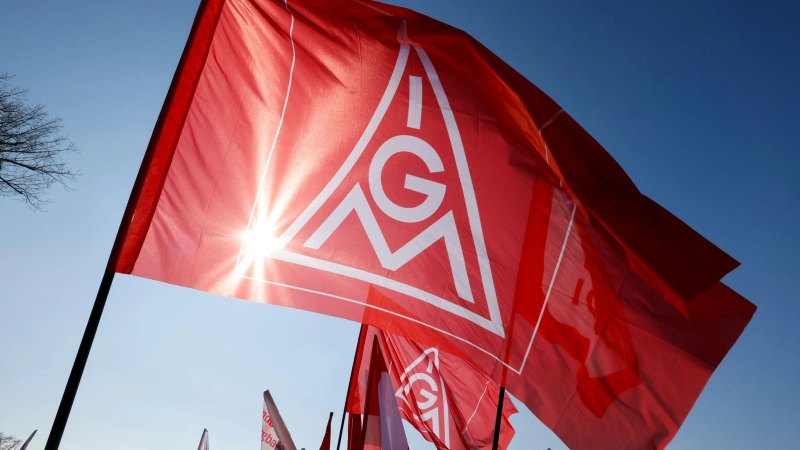 Die IG Metall kritisiert die Schließungspläne von Valeo in Bad Neustadt. (Symbolbild) (Foto: Thomas Banneyer/dpa)