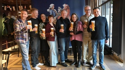 Für die Darsteller des Singsiels am Nockherberg hat die heiße Phase der Vorbereitung begonnen.  (Foto: Malin Wunderlich/dpa)