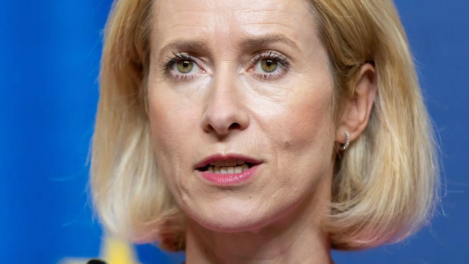 Sieht noch immer große Lücken bei den Verteidigungsfähigkeiten: EU-Chefdiplomatin Kaja Kallas. (Foto: Mindaugas Kulbis/AP/dpa)