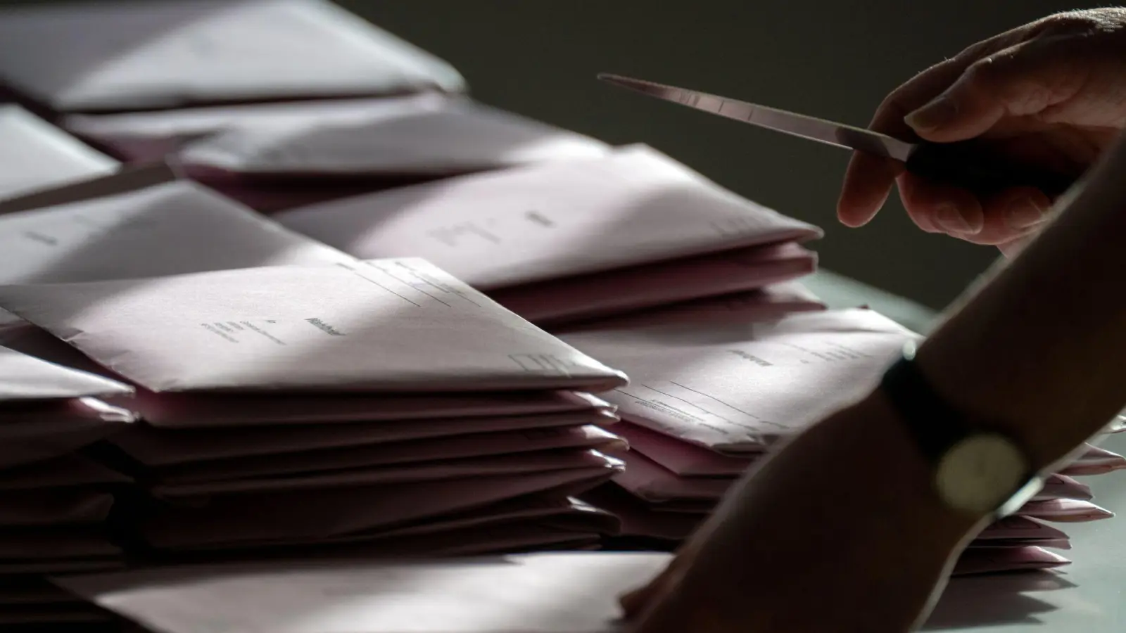 Eigentlich wollte Helmut Knaus nicht mehr Bürgermeister werden. (Symbolbild) (Foto: Pia Bayer/dpa)