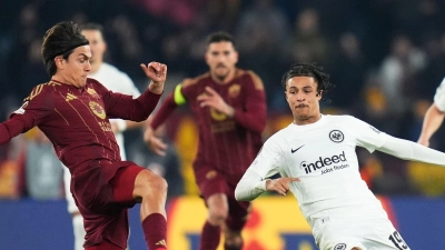 Trotz Niederlage bei AS Rom steht Eintracht Frankfurt im Achtelfinale der Europa League.  (Foto: Giuseppe Maffia/dpa)