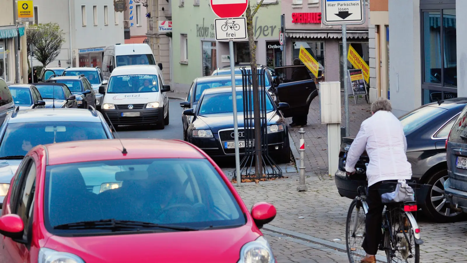 Die Freigabe des Radverkehrs in Gegenrichtung sorgte in der Endresstraße für Irritationen. Nun wird darauf reagiert. (Archivfoto: Jim Albright)