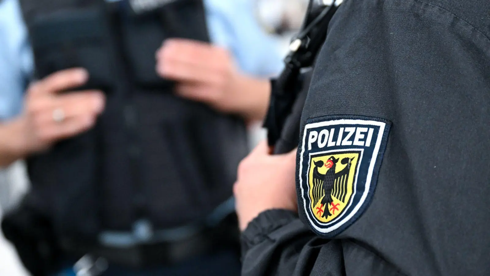 Die Bundespolizei ermittelt nach einem Polizeieinsatz am Hauptbahnhof Regensburg wegen eines Verstoßes gegen das Waffengesetz. (Symbolbild) (Foto: Sven Hoppe/dpa)