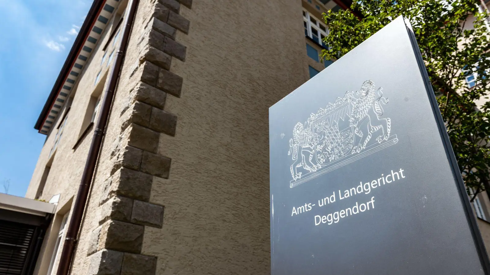 Das sogenannte Maibaumverfahren ist nun rechtskräftig abgeschlossen. (Symbolbild) (Foto: Armin Weigel/dpa)