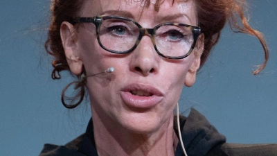 Die schöne neue Welt malt Sibylle Berg mit Witz, Fantasie und Sarkasmus in lustvollen Details und Kaskaden skurriler Ideen aus. (Archivbild) (Foto: Soeren Stache/dpa)