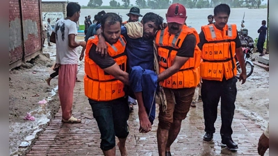 In der bevölkerungsreichsten Provinz Punjab mussten Zehntausende Menschen ihre Dörfer verlassen. (Foto Handout) (Foto: Uncredited/Pakistan's National Disaster Management Authority via AP/dpa)