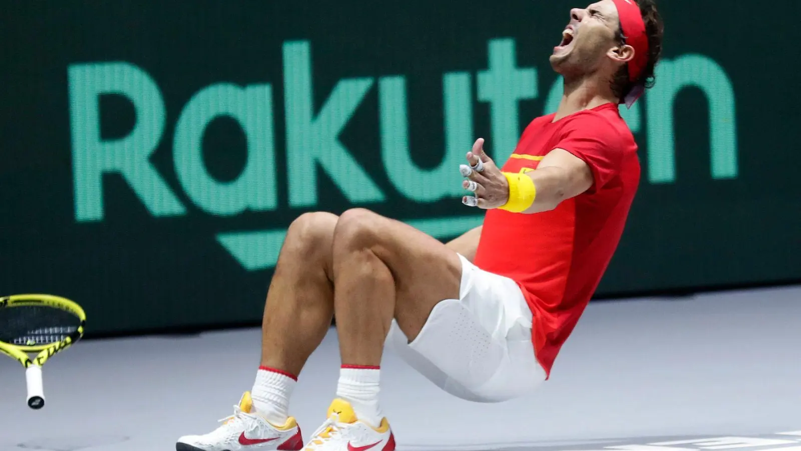 Emotional feierte Rafael Nadal den Davis-Cup-Titel 2019 - es war sein fünfter.  (Foto: Manu Fernandez/AP/dpa)