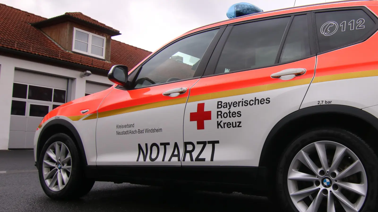 Das ausrangierte Bad Windsheimer Notarzt-Einsatzfahrzeug ist derzeit übergangsweise in Uffenheim im Einsatz. Wann dort das neue Auto eintrifft, ist noch unklar. (Archivfoto: Günter Blank)