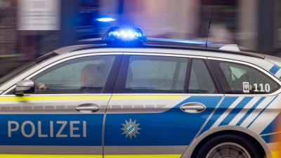 Die Polizei findet einen vermissten Mann tot - ein Mann ist unter Mordverdacht  in U-Haft. (Symbolbild) (Foto: Peter Kneffel/dpa)