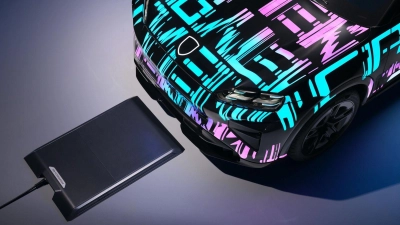 Ohne Kabelsalat: Eine relativ neue Art, seinem E-Auto zu neuer Energie zu verhelfen, ist das induktive Laden. (Foto: Porsche AG/dpa-tmn)