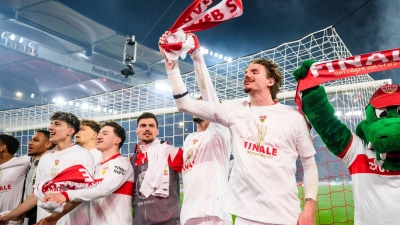 Stuttgart feiert den Finaleinzug. (Foto: Tom Weller/dpa)