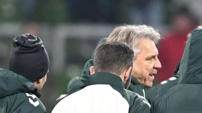 Werder-Trainer Horst Steffen spricht nach der Niederlage gegen Stuttgart. (Archiv) (Foto: Carmen Jaspersen/dpa)