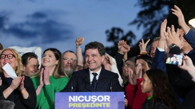 Der Proeuropäer Nicusor Dan hat die Präsidentenwahl in Rumänien gewonnen. (Foto: Andreea Alexandru/AP/dpa)