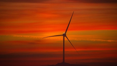 Die Staatsregierung forciert mittlerweile den Ausbau der Windenergie, doch der bayerischen Wirtschaft geht es nach wie vor nicht schnell genug. (Symbolbild) (Foto: Peter Kneffel/dpa)