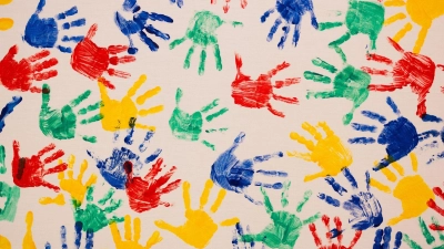 Familien mit Einwanderungsgeschichte haben doppelt so oft drei oder mehr Kinder als Familien ohne Einwanderungsgeschichte. (Symbolbild) (Foto: Rolf Vennenbernd/dpa)