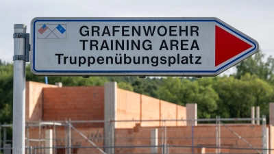 Auf dem Truppenübungsplatz gibt es Ende Juni Übungen, die deutlich hörbar sind - auch nachts. (Archivbild) (Foto: Armin Weigel/dpa)