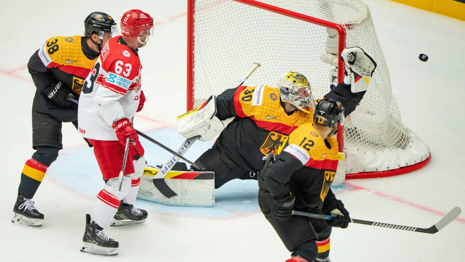 Torhüter Philipp Grubauer überzeugt gegen Dänemark. (Foto: Bo Amstrup/Ritzau Scanpix Foto/AP/dpa)