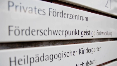 An Förderzentren mit Schwerpunkt geistige Entwicklung fehlen derzeit rund 300 Plätze (Archivfoto). (Foto: picture alliance / dpa)
