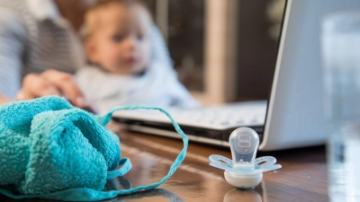 Auf der Webseite der Bundesagentur für Arbeit gibt es eine praktische Übersicht, wann das Kindergeld ausgezahlt wird. (Foto: Christin Klose/dpa-tmn)